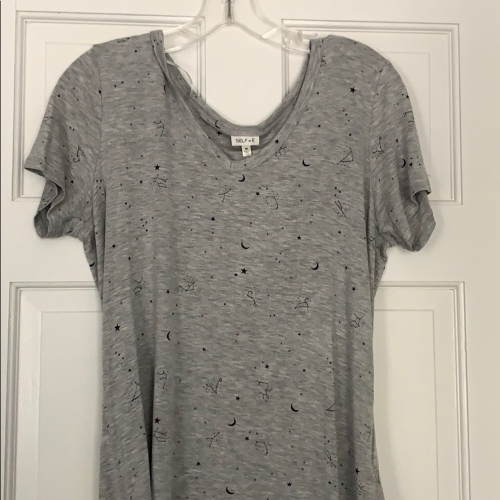 Super comfy tshirt!! Graphic tshirt!